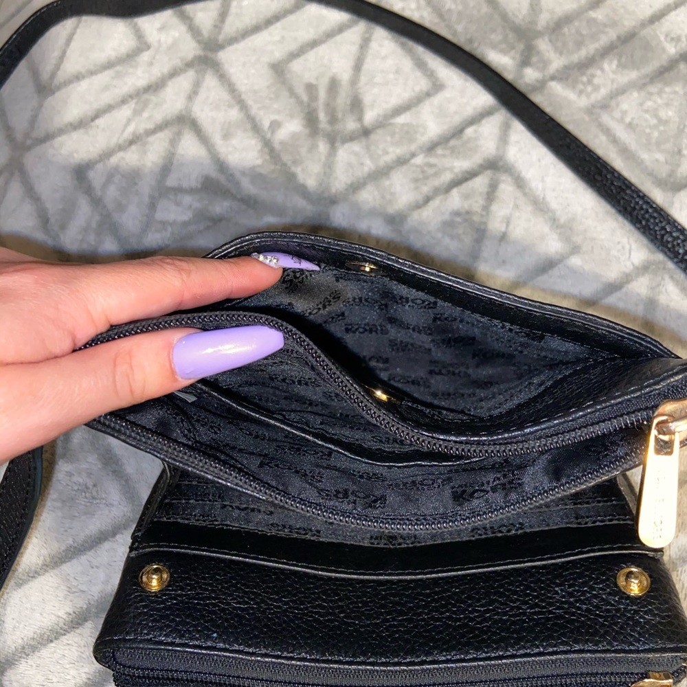 Mk cross body purse, used but in good condition - Picture 3 of 7